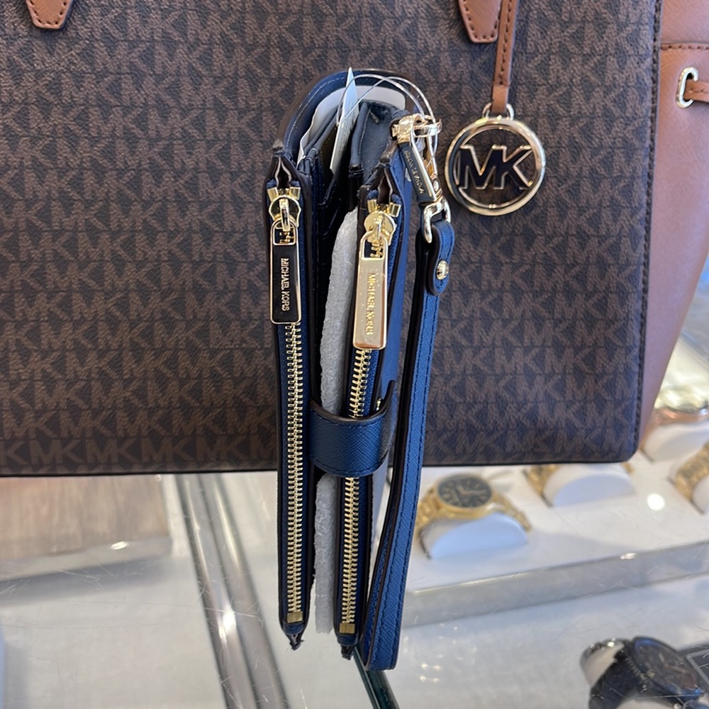MICHAEL KORS LARGE DOUBLE ZIP WRISTLET WALLET PHONE CASE 
Navy 
NWT - Picture 6 of 16